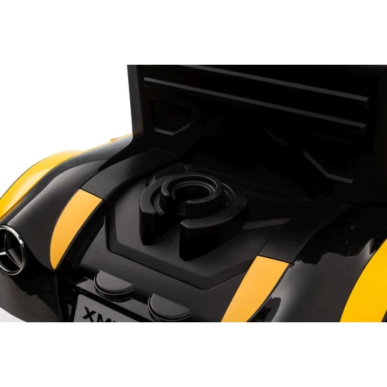 Baterijomis varomas geltonas vilkikas Mercedes XMX622