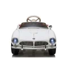 Baltas BMW retro elektrinis automobilis 