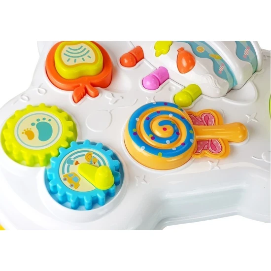 Veiklos stalas su garsais kūdikiams