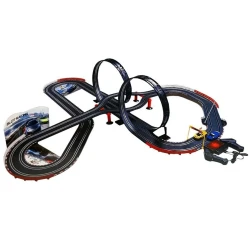 Didžiulė lenktynių trasa su automobiliais