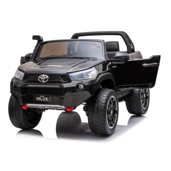Toyota Hilux elekrinis juodas automobilis