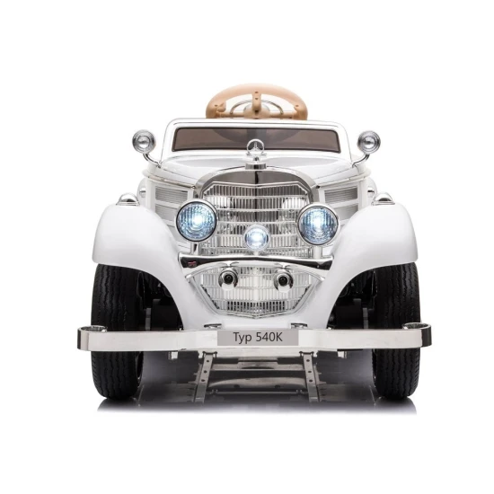 Baltas akumuliatorinis retro automobilis Mercedes 540K Elektrinės mašinėlės vaikams