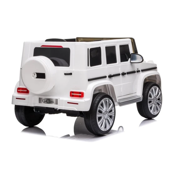 Akumuliatorinis baltas automobilis Mercedes G500