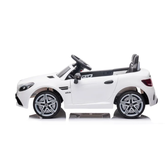 Elektrinis baltas automobilis Mercedes SLC 300