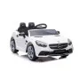 Белый электромобиль Mercedes SLC 300