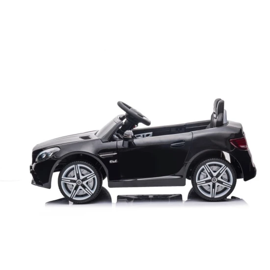 Elektrinis juodas automobilis Mercedes SLC 300