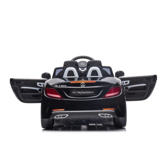 Elektrinis juodas automobilis Mercedes SLC 300