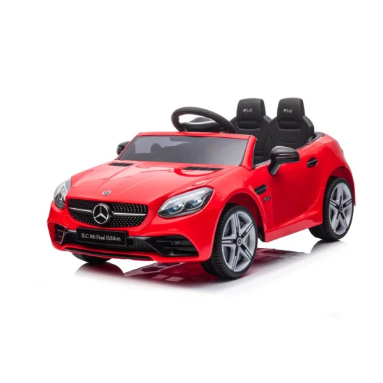 Elektrinis raudonas automobilis Mercedes SLC 300