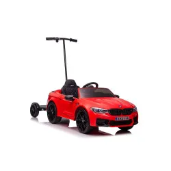 BMW M5 raudonas elektrinis automobilis