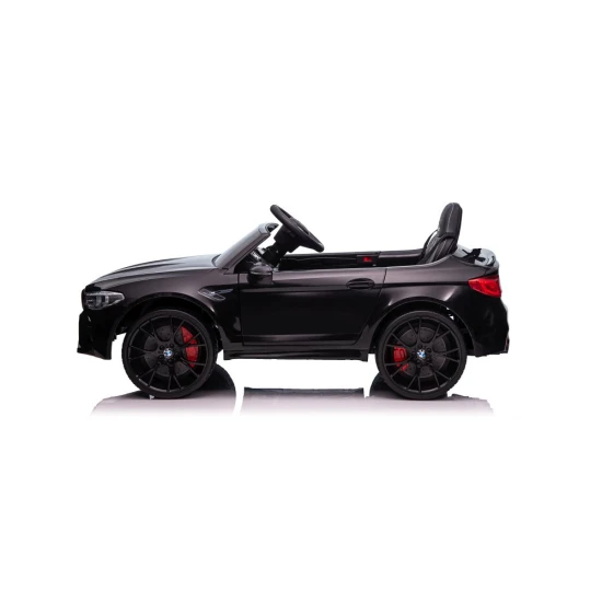 Juodas elektrinis automobilis BMW M5 drift Automobiliai