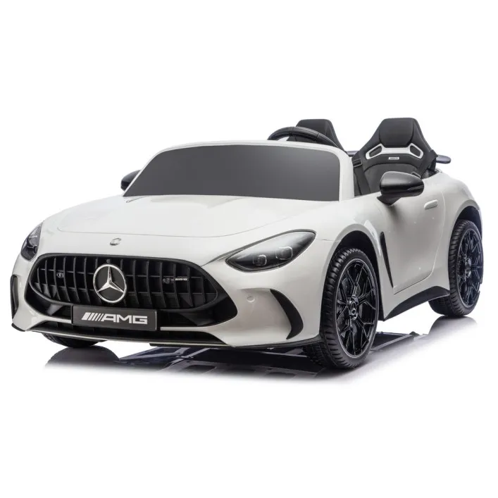 Baltas elektrinis automobilis Mercedes AMG DK-GT63