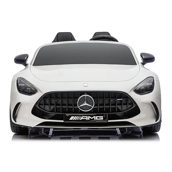 Baltas elektrinis automobilis Mercedes AMG DK-GT63