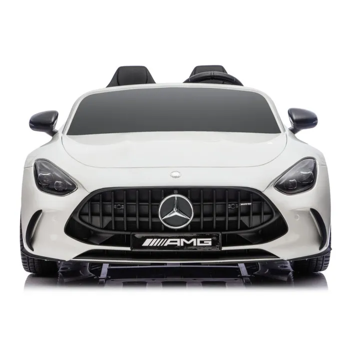 Baltas elektrinis automobilis Mercedes AMG DK-GT63