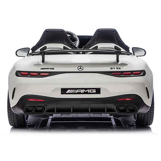 Baltas elektrinis automobilis Mercedes AMG DK-GT63