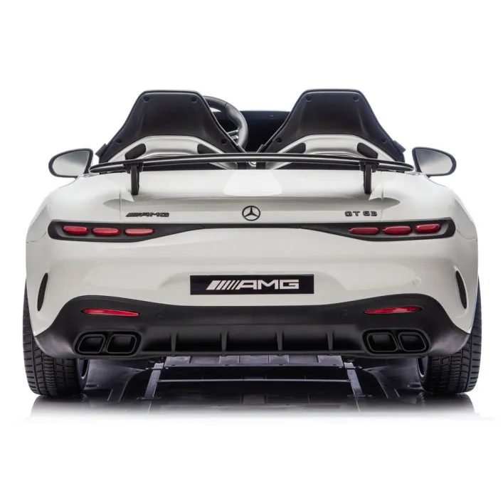 Baltas elektrinis automobilis Mercedes AMG DK-GT63
