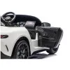 Baltas elektrinis automobilis Mercedes AMG DK-GT63