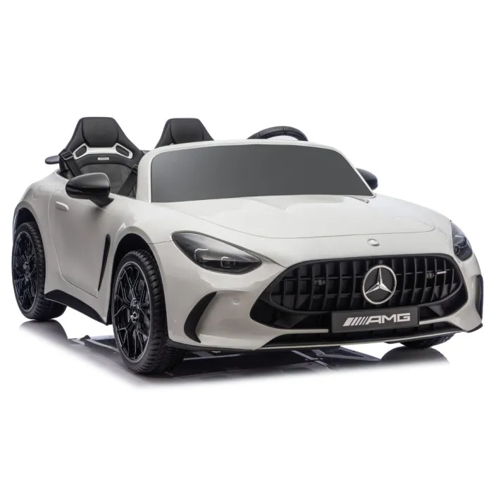 Baltas elektrinis automobilis Mercedes AMG DK-GT63