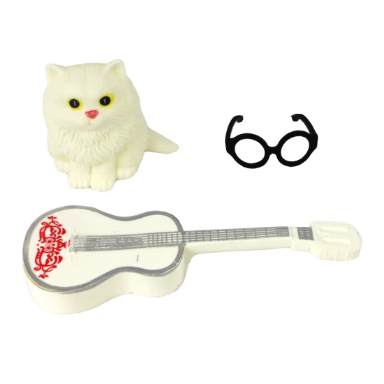 Lėlė Emilija su gitara ir kačiuku Lėlės ir žaidimų rinkiniai