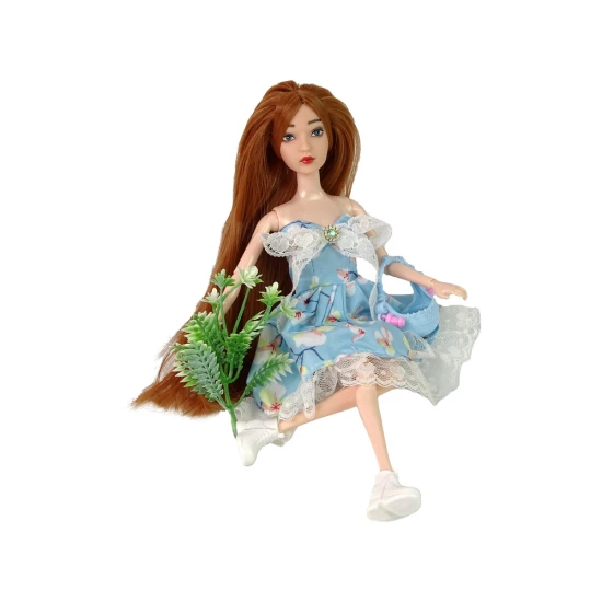 Raudonplaukė lėlė Emily su gėlėmis ir krepšiu Lėlės ir žaidimų rinkiniai
