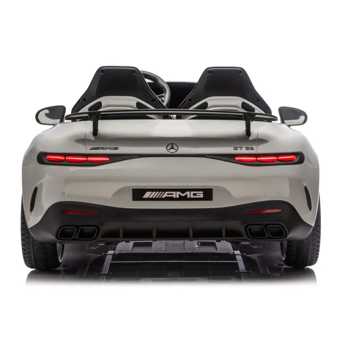 Pilkas elektrinis automobilis Mercedes AMG DK-GT63