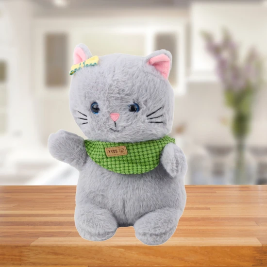 Pliušinė pilka katė su žalia skara Pliušiniai žaislai