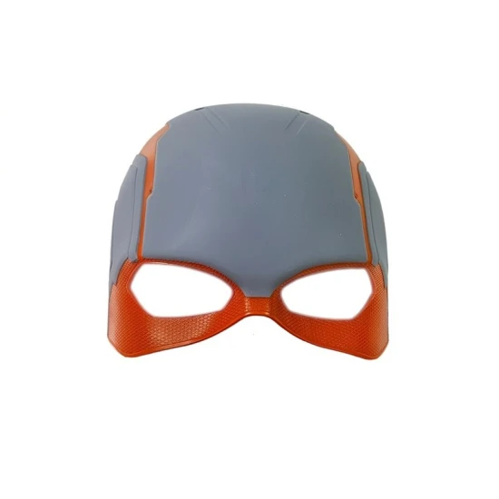 Juodas/raudonas šautuvas su šovinimis ir kauke Šautuvai