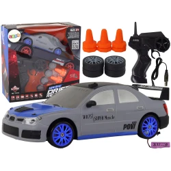 Nuotoliniu būdu valdomas sportinis automobilis R/C 1:24 pilkos spalvos keičiamais ratais