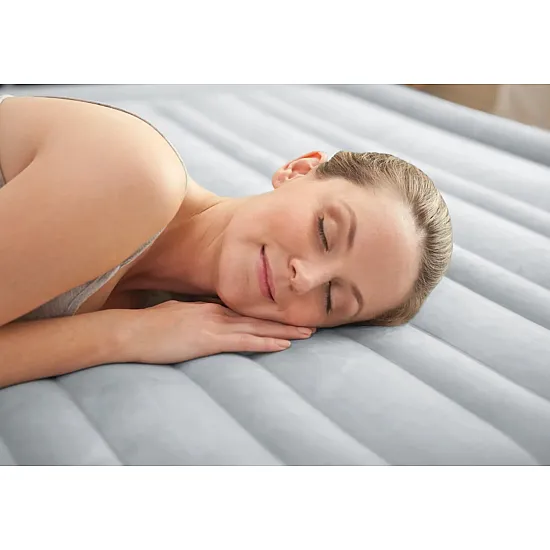 INTEX Two-Person Inflatable Mattress with Automatic Pump, 191 x 137 cm