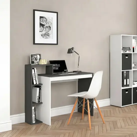 Baltas modernus biuro kompiuterio stalas su 4 lentynomis ModernHome
