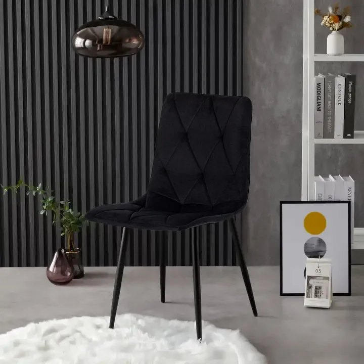 Valgomojo ir svetainės  juodos spalvos 4 kėdžių komplektas Foteliai ir kėdės ModernHome