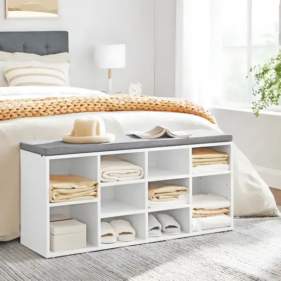 Balta batų spinta su pilka pagalvėle ModernHome