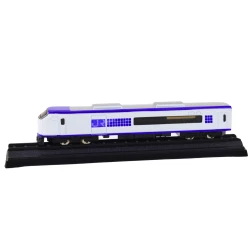 Metalinis baltas geležinkelio vagono modelis