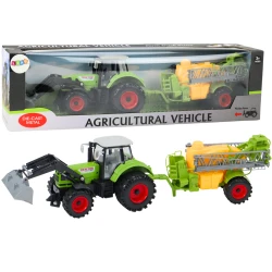 Žalias žemės ūkio traktorius su purkštuvu