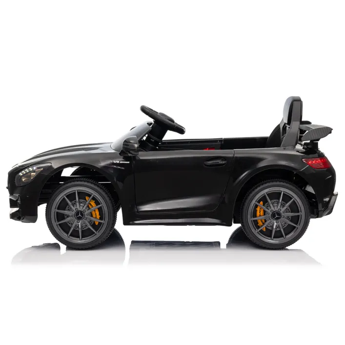 Czarny Mercedes GTR z napędem akumulatorowym