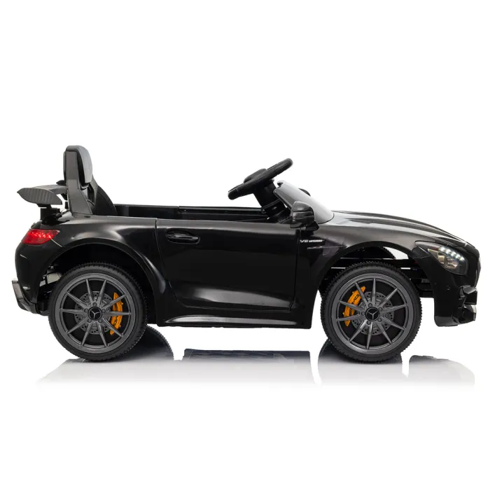 Czarny Mercedes GTR z napędem akumulatorowym