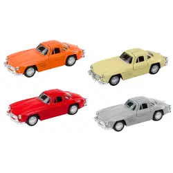 Klasikinis automobilis su atsidarančiomis durimis
